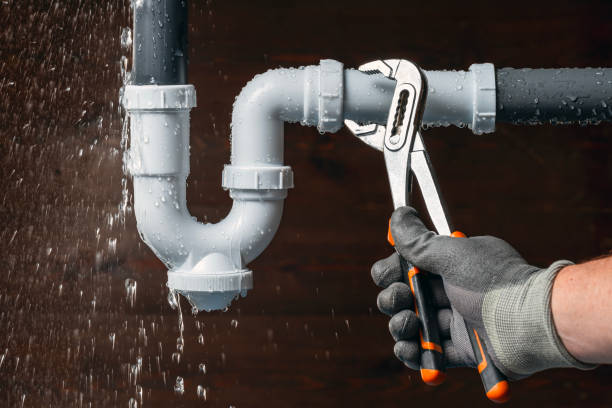 Professional Emergency Plumber technician working in Keota, OK